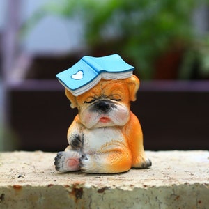 Tired of Studying Dog Figurine Dog Statue Animal Statue with Book Board Mini Resin Dog Sculpture Animal Sculpture Dashborad Deco Home Decor