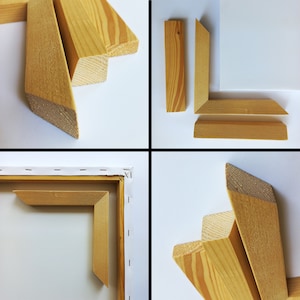 Pu&ograve; includere: Primo piano di quattro angoli in legno per un telaio per tela. Gli angoli sono in legno naturale di colore marrone chiaro. Gli angoli sono uniti per formare un angolo retto.