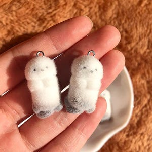 6 pcs Fluffy Otter Charms, Soft Flocked Animal Pendant, Kawaii Otter Beads for DIY Jewelry, Cute Sea Otter Charm for Earrings & Keychains