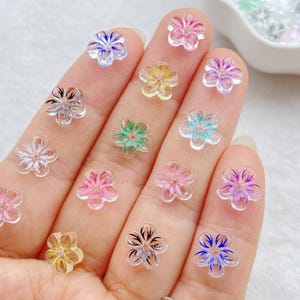 50 piezas de dijes de flores transparentes con parte trasera plana, flores de resina de colores, cabujones kawaii para manualidades, decoración de uñas, joyería, álbumes de recortes, bricolaje
