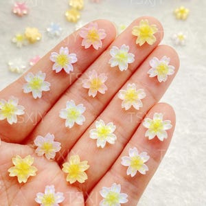50 stuks Kersenbloesem cabochons Sakura bloem cabochons Pastelhars bloem Charms voor Sieraden Maken DIY Nail Art Craft Supplies