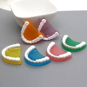 6 peças de amuletos engraçados de resina para dentes falsos para fazer joias