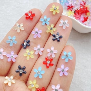 50 piezas de dijes de flores planas con diamantes de imitación, cabujones de resina kawaii, flores pastel para manualidades, decoración de uñas DIY, álbumes de recortes