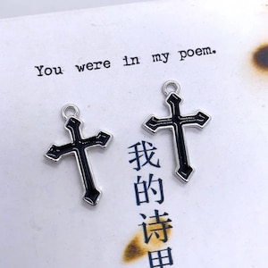 10 Stück schwarze Kreuz Anhänger aus Emaillelegierung im Vintage-Stil für die Schmuckherstellung