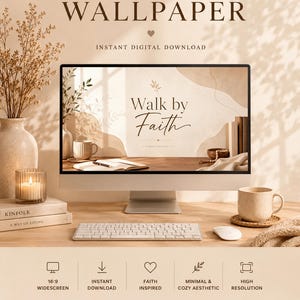 K&ouml;nnte beinhalten: Ein Desktop-Computer zeigt ein "Walk by Faith"-Hintergrundbild. Das Bild hat eine neutrale Farbpalette mit einer Kerze, B&uuml;chern und einer Kaffeetasse. Der Text oben lautet "Christian Desktop Wallpaper, Instant Digital Download". Symbole zeigen Breitbild, Sofort-Download, Glauben und hohe Aufl&ouml;sung an.