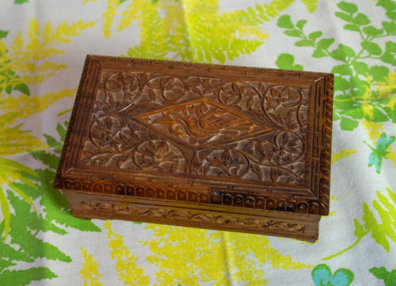 Vintage hand carved lidded - Gem Vintage hand carved lidded - Gem