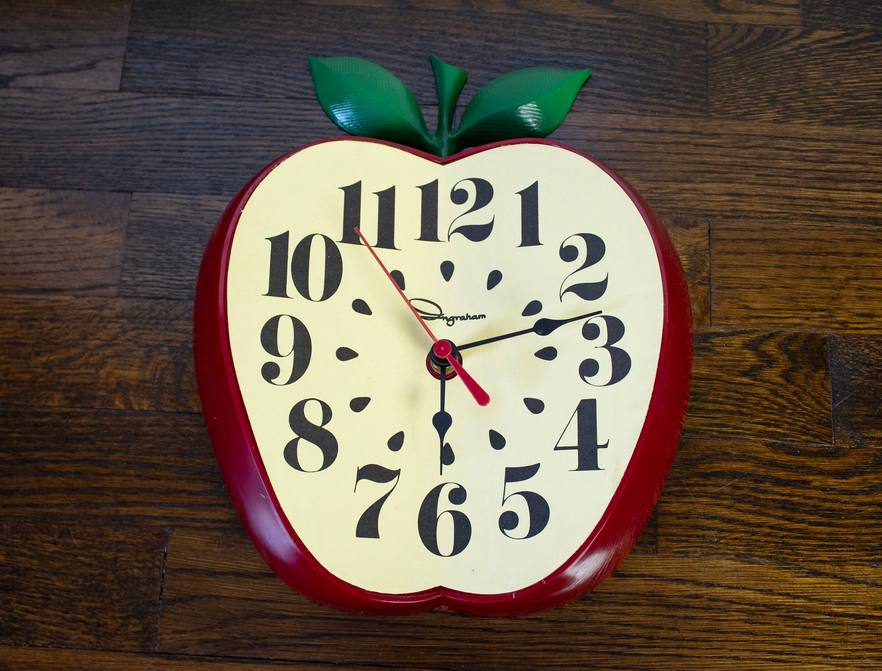 1970s Ingraham Red Plastic Apple Wall Clock WORKING - Etsy