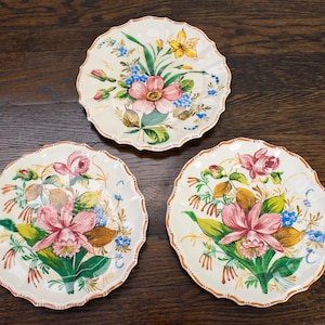 Vintage Italian Renaissance Revival Hand-Painted Floral Plates Set of 3 7.5&quot;