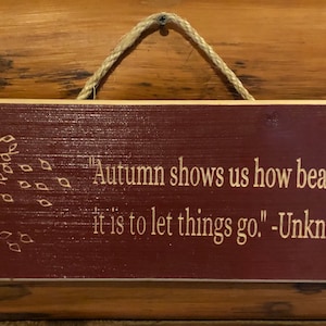 Letrero de madera con un bonito recordatorio de otoño. 6 x 14,5 cm.