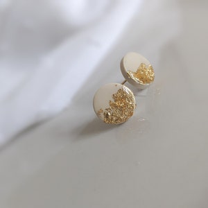 Earring plug round | Minimalist jewelry | Minimalist earrings | Clay Earrings | Cream Earrings | Earrings gold beige