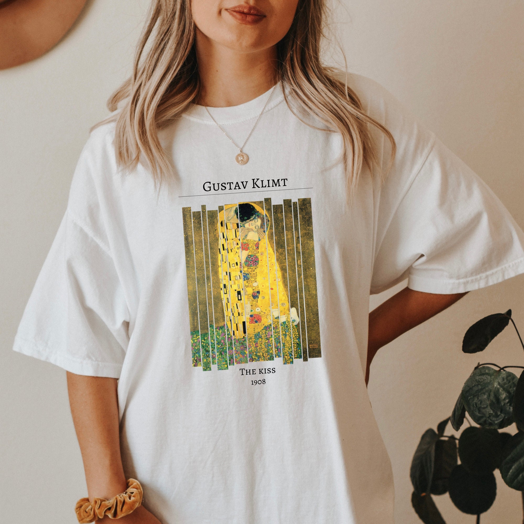 Klimt the Kiss Comfort Colors Shirt. Artsy Shirt. - Etsy