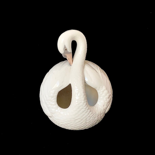 Vintage Lladro Ball Swan # 4892 with Retired Hallmarks on the Bottom & Makers Mark, Hand Made in Spain, Circa 1970s, Grade AAA