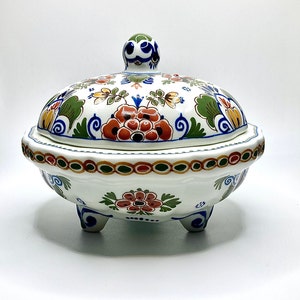 Pristine, Vintage ROYAL DELFT Lobed Candy Dish, Porcelain Lidded Dish 1970s, Dutch, Netherlands, Hand Painted Signed & Numbered with Sticker