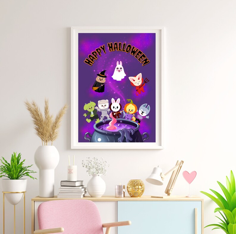 Pode incluir: Um fundo roxo com o texto "Happy Halloween" em laranja. Cinco animais de desenho animado vestidos com fantasias de Halloween est&atilde;o em p&eacute; ao redor de um caldeir&atilde;o com fuma&ccedil;a rosa saindo dele.