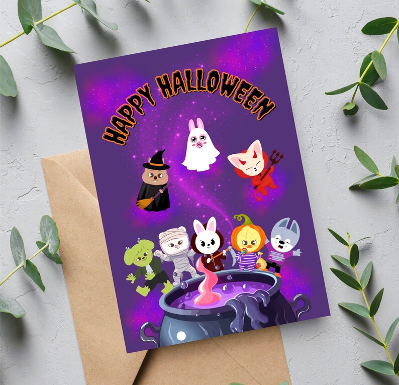 Pode incluir: Cart&atilde;o roxo com o texto "Happy Halloween" em laranja. O cart&atilde;o apresenta uma ilustra&ccedil;&atilde;o de desenho animado de um caldeir&atilde;o com uma po&ccedil;&atilde;o rosa e seis animais de desenho animado vestidos com fantasias de Halloween.