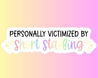 Divertida pegatina de enfermera con falta de personal / Calcomanía de humor sobre enfermería "Víctima personal"