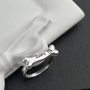 Anpassad ring med hundben i sterlingsilver: Minnesmycken för husdjur