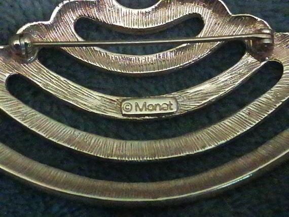 Monet (signed) Vintage Golden Brooch - image 2