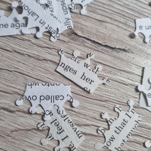 Confete de coroa de livros antigos | Pacote de 1000 | Confete de livro | Escolha o gênero | Confete de livro de casamento | Confete de livro de festa