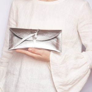 Silber Tasche silberne Abendunterarmtasche Geldbörse silberfarbene Leder Clutch Silberne Hochzeitstasche Bild 1