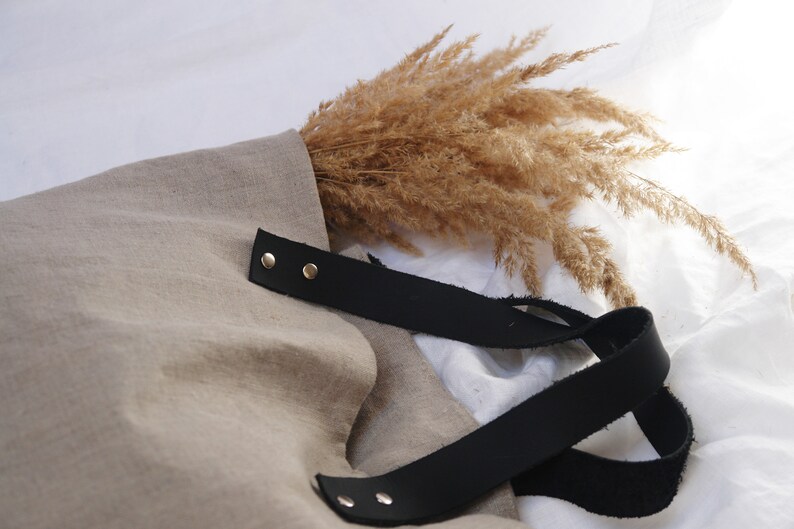 Simple linen handbag with leather details
