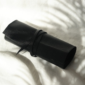 Organizzatore per aghi in pelle nera, porta pennelli in pelle, custodia per matite in pelle, astuccio per cosmetici in pelle, astuccio per aghi in pelle, ritorno a scuola