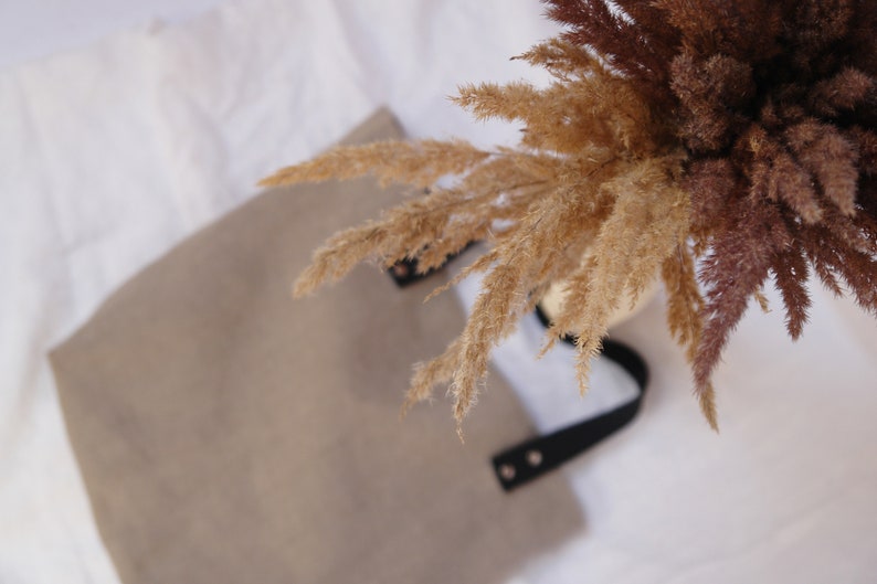 Stylish linen bag with rustic pampas grass