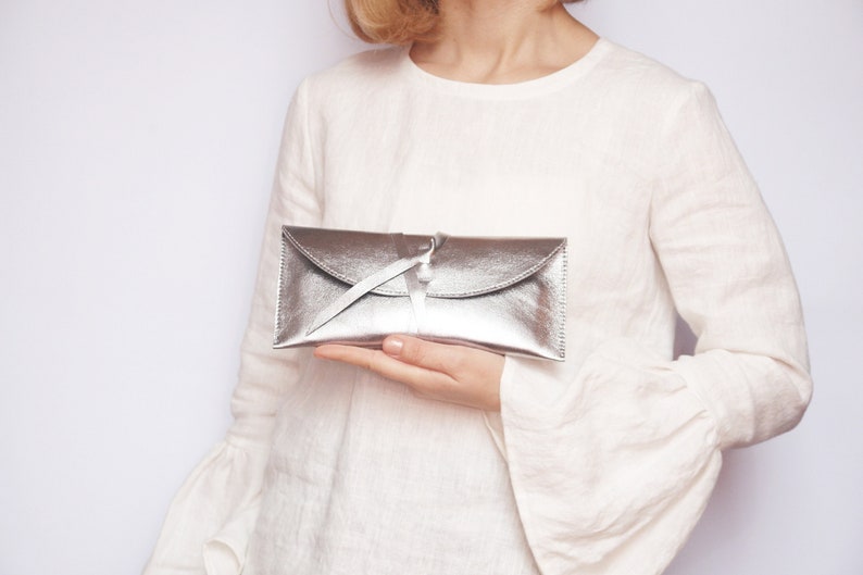 Silber Tasche silberne Abendunterarmtasche Geldbörse silberfarbene Leder Clutch Silberne Hochzeitstasche Bild 1