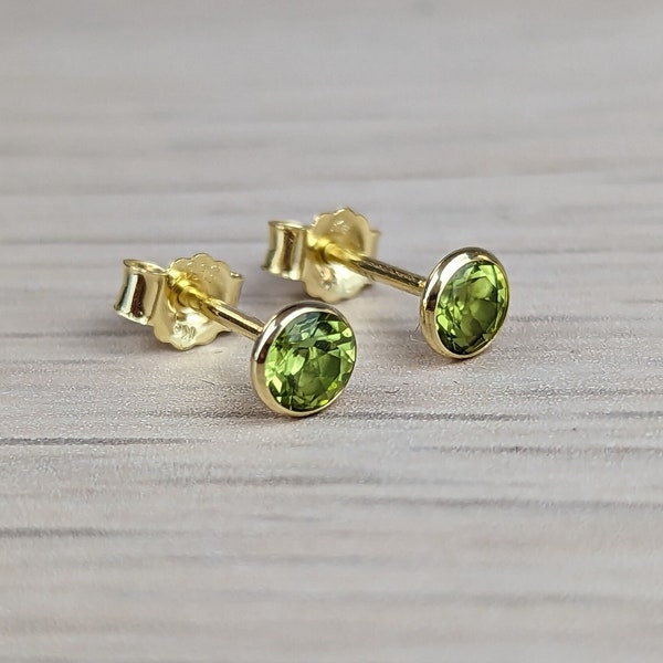 Stud earrings - real gold - with real peridot, beautiful | piece of jewelry