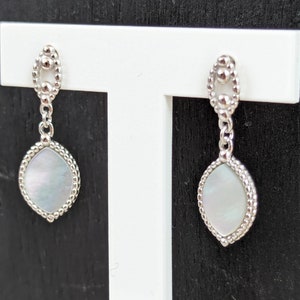 Elegant earrings in vintage look with mother of pearl in silver 2.6 cm | Earrings with mother of pearl - real silver - VINTAGE LOOK