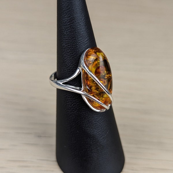 Großer Bernstein Ring mit Fassung aus Sterling Silber, Farbe Honig, größenverstellbar  -Außergewöhnlicher Ring | Schmuckstyck - PURE MAGIE