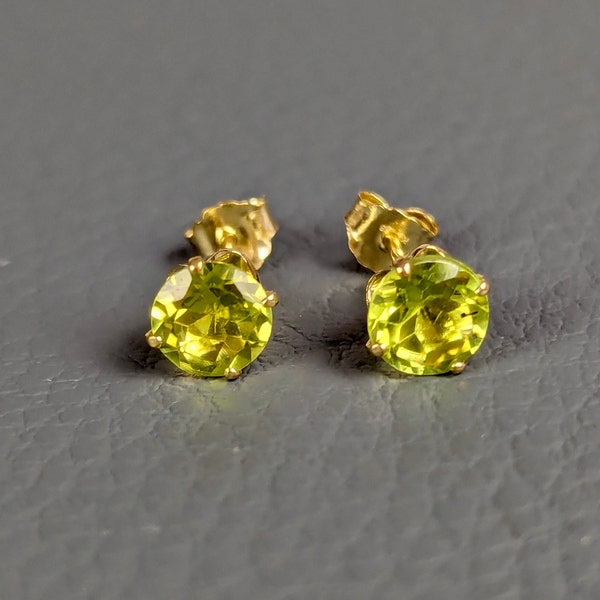 Stud earrings - real gold - with real peridot 5 mm, beautiful | piece of jewelry