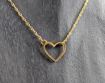 Beautiful golden heart necklace made of stainless steel | Jewelry