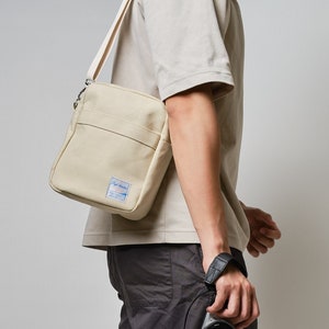 Mini sac de voyage en toile pour homme et femme, doublure résistante à l'eau avec plusieurs poches faciles d'accès, sac à bandoulière de tous les jours, Cream Koala 208