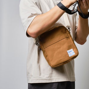 Mini bolso de viaje cruzado de lona encerada para unisex, mensajero de bolsillo con cremallera duradero con forro resistente al agua, Teal Koala 208 Cognac Brown