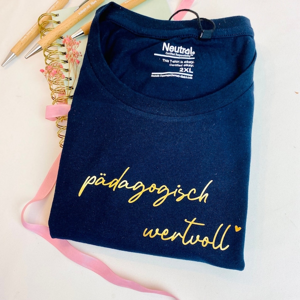 Damen T - Shirt | Pädagogisch wertvoll | Geschenk für die Erzieherin | Erziehergeschenk |