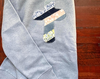 Patchwork Floral Cross Sweatshirt – Handmade Faith-Based Crewneck – Cozy Christian Gift