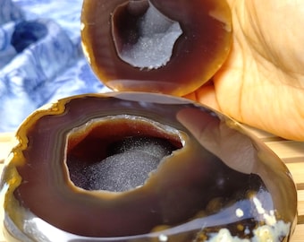 Par de geodas de ágata pulidas artesanalmente de 677 g, acabado espejo de grano 30k, caja Thunder Egg con bolsillo de amatista negra para azúcar.