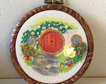 4-inch Micro Embroidery Hoop -Red Door