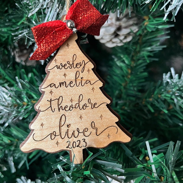 Personalized Wooden Christmas Tree Ornament: Family Names & Pets
