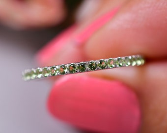 ダイヤモンド、ペリドット、トパーズの結婚指輪：14Kホワイトゴールド
