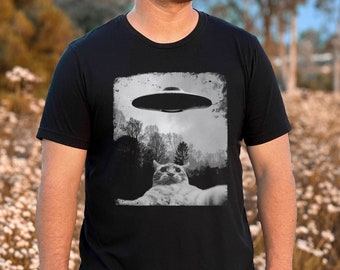 Funny Cat Shirt, Cat Selfie UFO, Cat UFO Shirt,Funny Cat Gift,Cat and UFOs,Funny Shirt,Funny Cat Lover Shirt,Cat Lover Gift,Vintage T Shirts