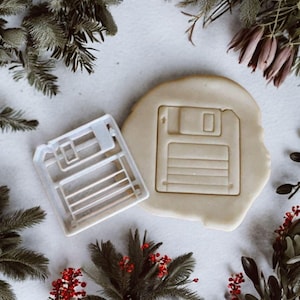 Cortador de galletas con forma de disquete: cortador de galletas retro para nerds | Idea de regalo de los 90 | Cortador de galletas geek | Regalo para los fanáticos de la informática | Cortador de galletas