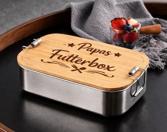 Personalisierte Edelstahl Lunchbox mit Gravur – Brotdose mit Bambusdeckel (16,5x12x6 cm) – Papas Futterbox – Geschenk für Vater & Mann