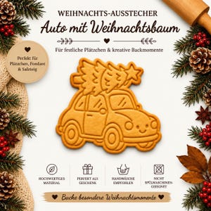 Puede incluir: Un cortador de galletas de color marrón claro con forma de coche con un árbol de Navidad en el techo y una estrella en la parte superior. El diseño presenta detalles en relieve que incluyen ventanas, ruedas y una cara sonriente en el frente.