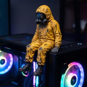 Sitting Hazmat Figure PC Case Decor, Toxic Guard Sitting Miniature, Gaming Setup Decoration, Ledge Sitting Figurine, PC Case Art Desk Decor