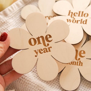 Cartes d'étape en bois fleurs pour nouveau-né Étapes importantes avec fleurs Cadeau pour fille Cadeau nouveau-né Cadeau unique pour bébé fille