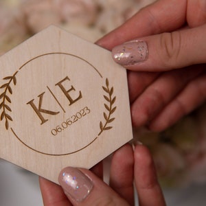 Monogramm Untersetzer, Holz Hochzeit Gastgeschenke, Hexagon Gastgeschenke, hochwertige Hochzeit Gastgeschenke