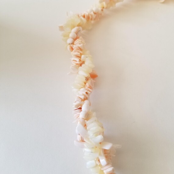 Beautiful Shell Necklace - image 3