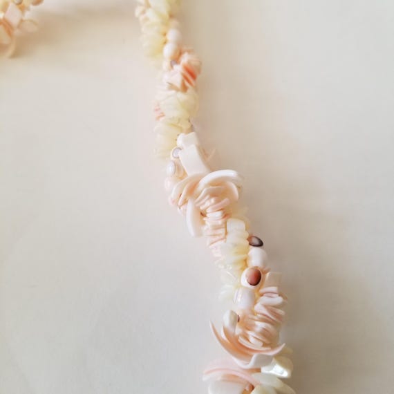 Beautiful Shell Necklace - image 5